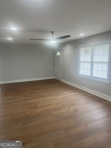 Building Photo - 635 Birchwood Ln SW