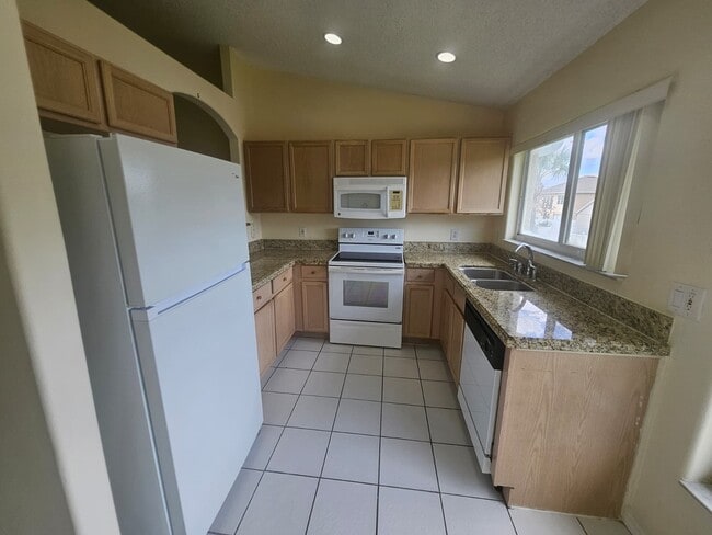 Building Photo - 13415 Fairway Glen Dr