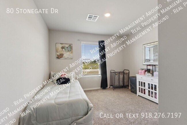 Building Photo - 80 Stonegate Dr