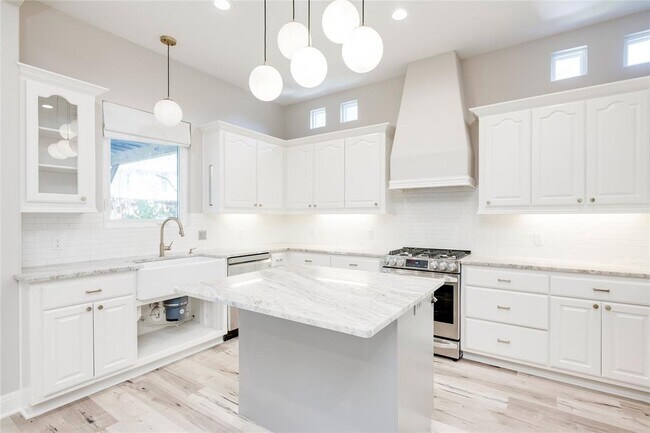 Building Photo - 12600 River Bend