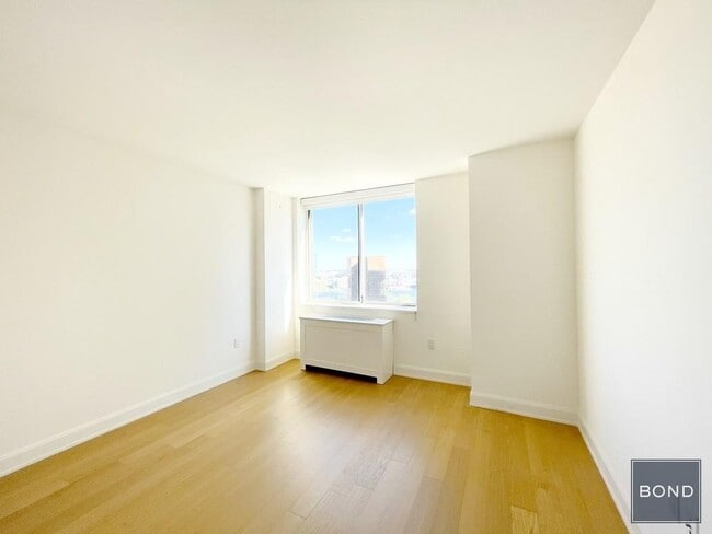 Building Photo - 420 E 54th St