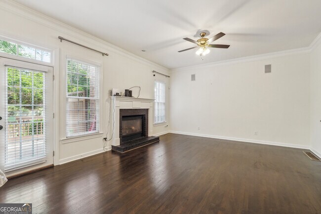Building Photo - 2315 English Ivy Ct