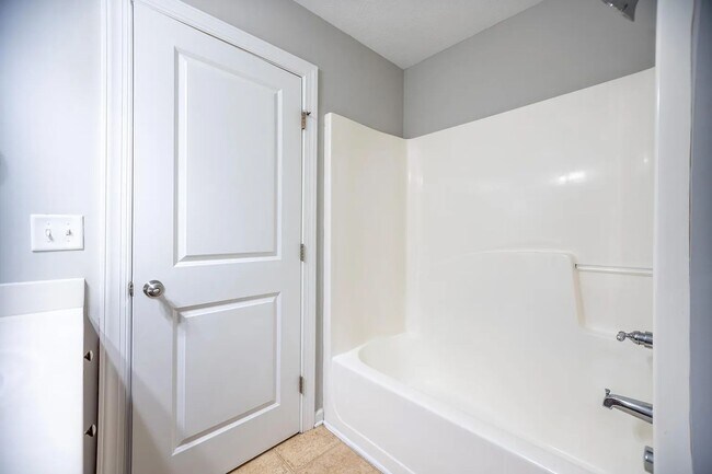 Building Photo - Adderman Pointe Townhomes