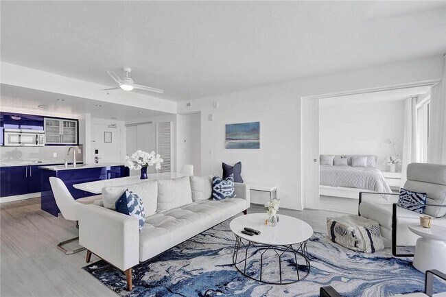 Building Photo - 3101 Bayshore Dr