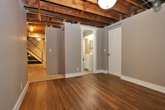 Building Photo - 1025 N 50th Ave
