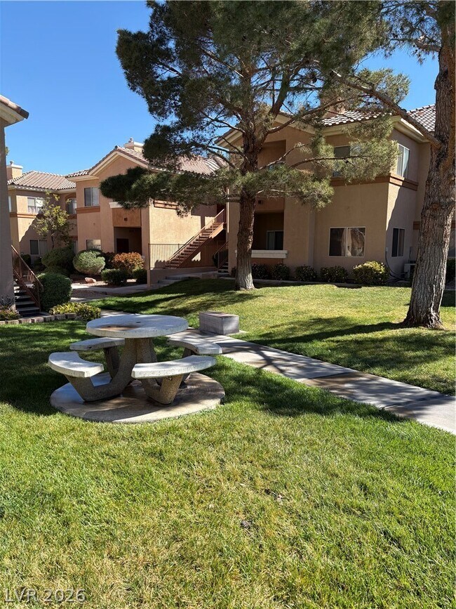 Building Photo - 1050 E Cactus Ave