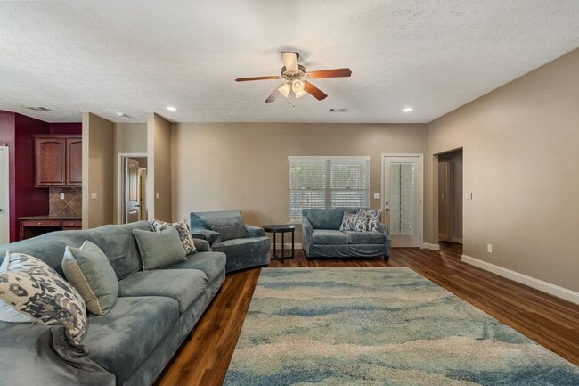 Building Photo - 3 Bedroom, 2 Bath, 1826 Heated Sq Ft Home ...