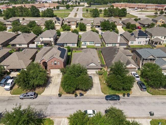Building Photo - 636 Maple Point Dr E
