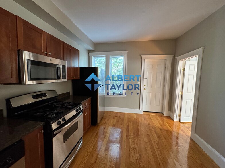 Building Photo - 62 Fayston St