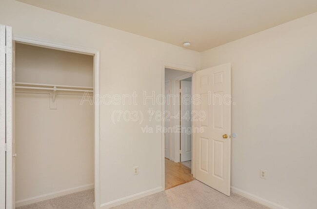 Building Photo - 7461 Ridge Oak Ct