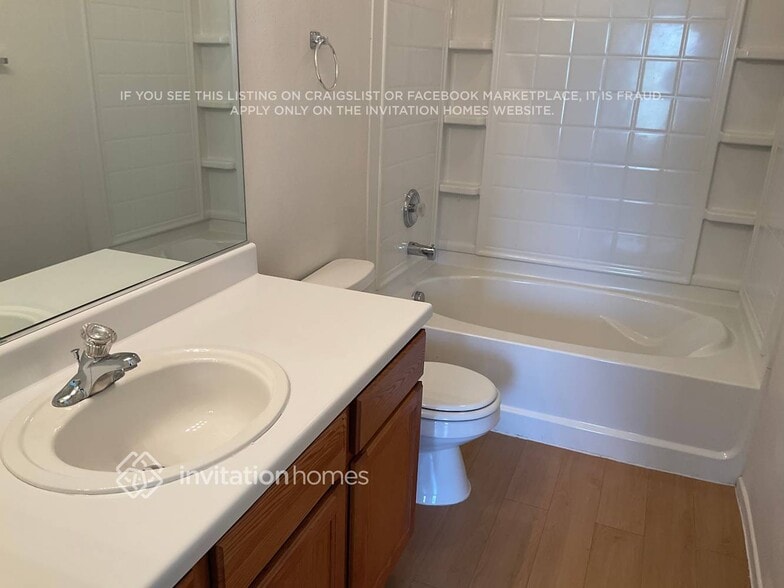 Building Photo - 9274 Hollander Ave