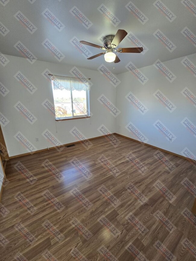 Building Photo - Single Family Home with 4 Bedrooms