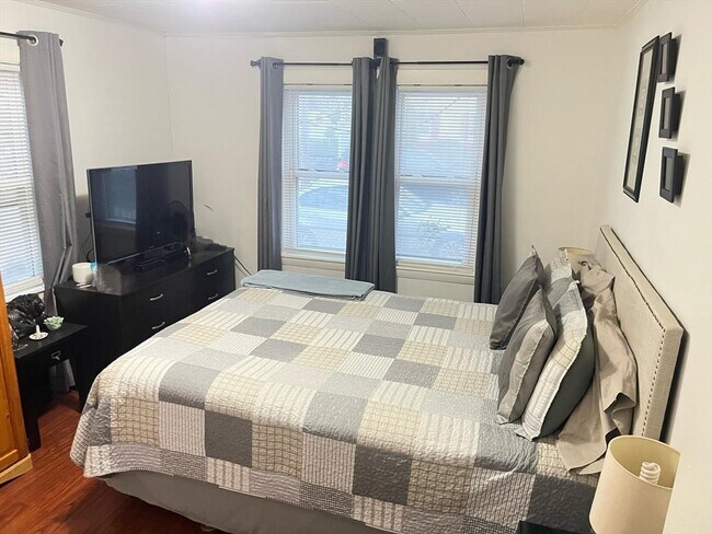 Building Photo - 84 Garfield Ave