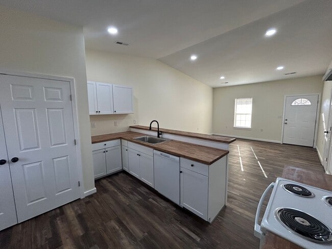 Building Photo - Arab Duplex Homes For Rent