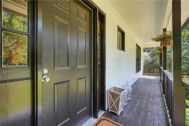 Building Photo - 3003 Maple Ln