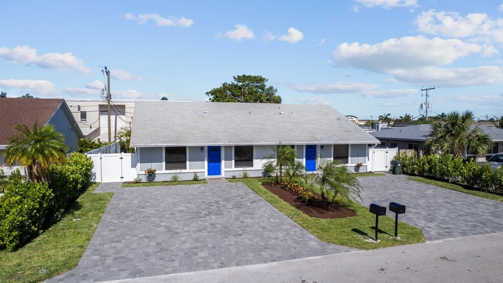 Building Photo - 3372 NE 5th Dr