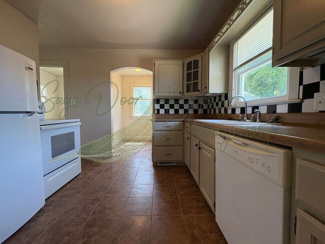 Building Photo - BEAUTIFUL HOME IN INDEPENDENCE!!