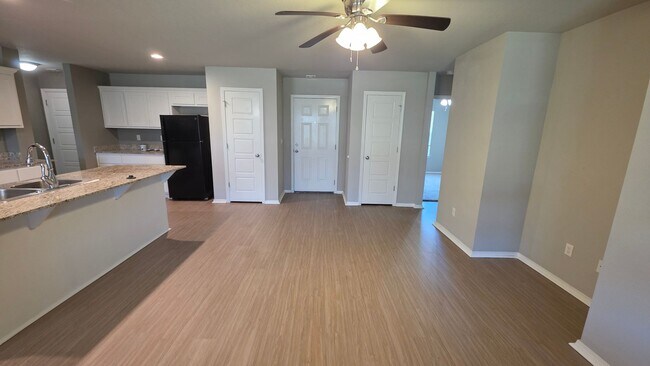Building Photo - Great newer 3 bed 2 bath duplex.