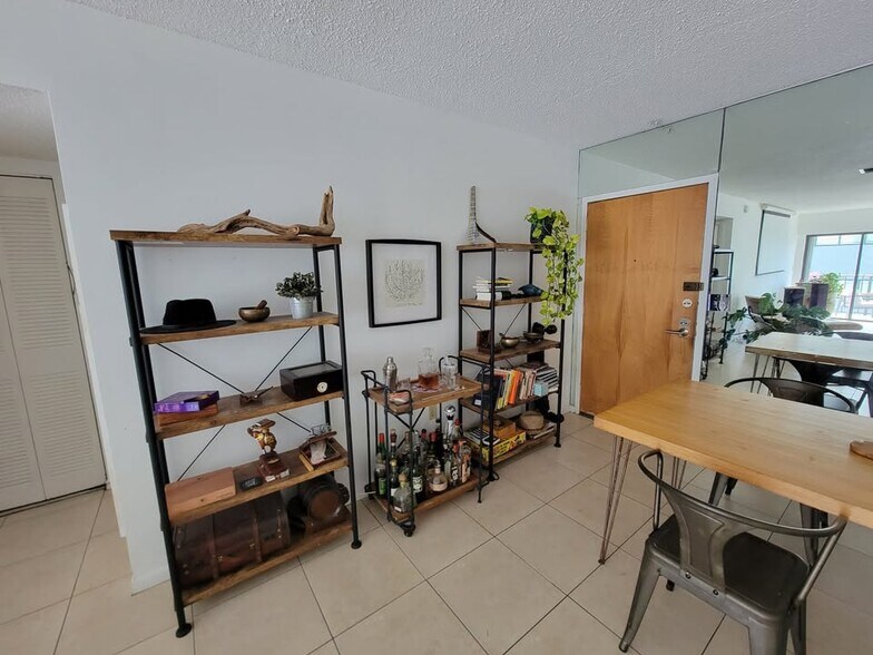 Building Photo - 575 Crandon Blvd
