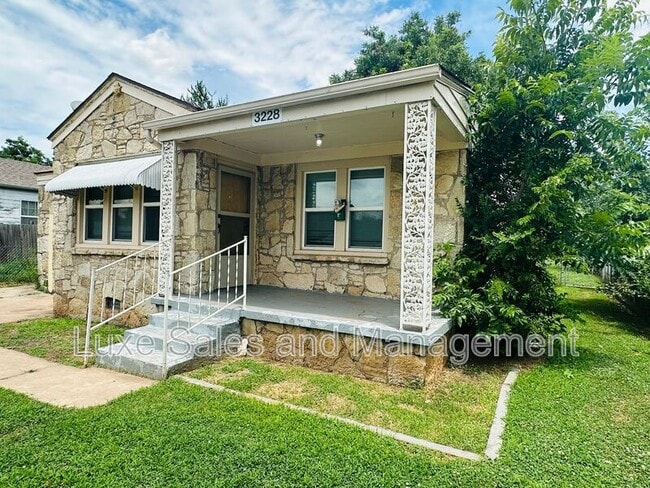 Building Photo - 3228 S Clegern St