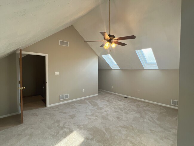 Building Photo - 2748 Hunters Point Dr