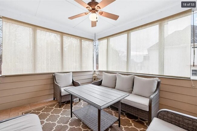 Building Photo - 5 Bed 4 Bath Multi Family House