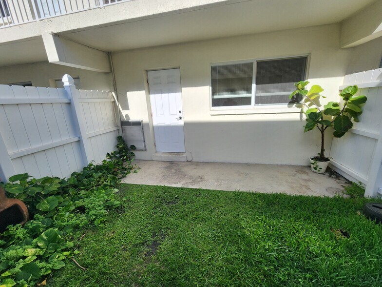 Building Photo - 1878 NE 46th St