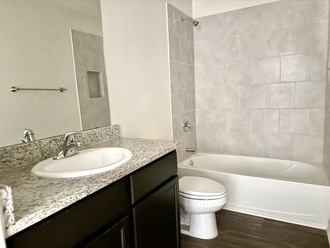 Building Photo - 1008 Riverdale Cove