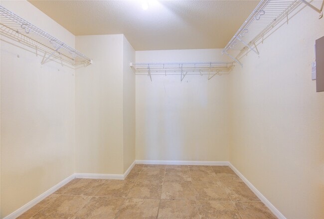 Building Photo - 6422 Mildenhall Ct