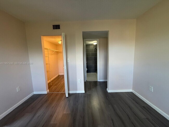 Building Photo - 9971 Nob Hill Pl