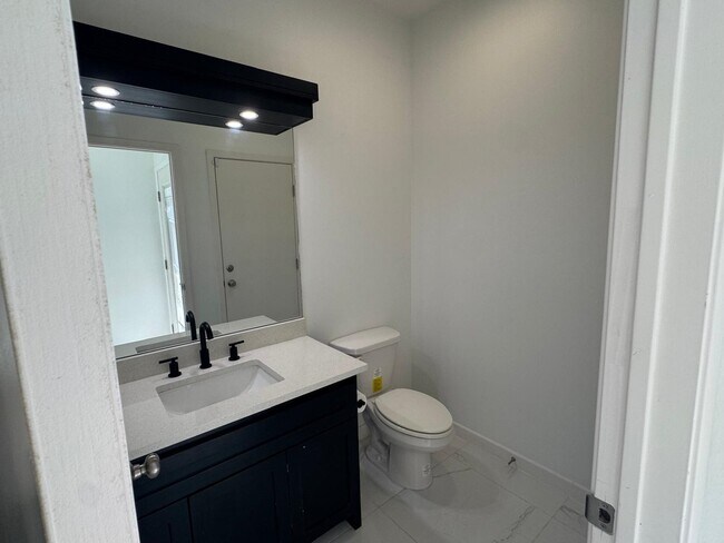 Building Photo - 1504 Ocaso Dr