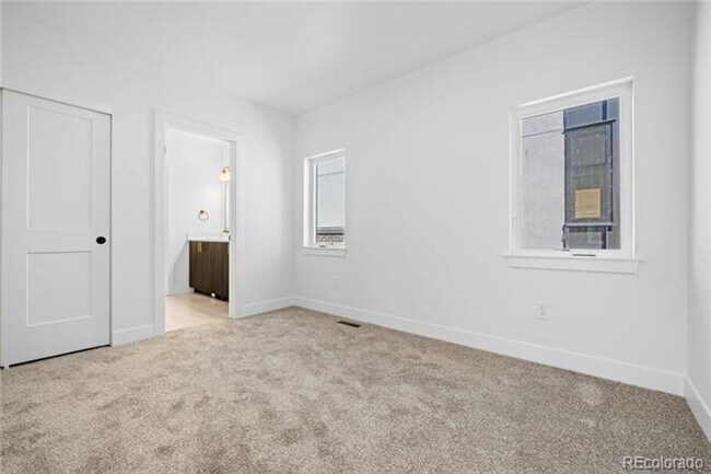 Building Photo - First Month on Us!  Gorgeous Contemporary ...