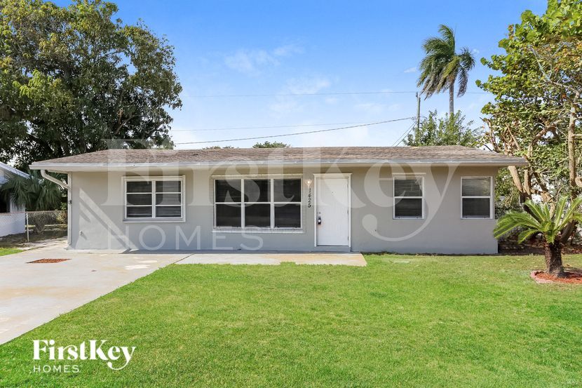 Building Photo - 1425 NE 29th St