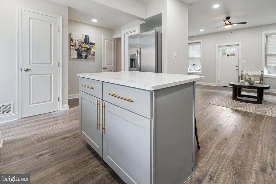 Building Photo - 202 Adams St NE