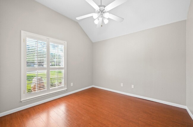Building Photo - 905 Hunter's Creek Dr