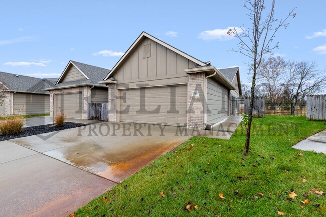 Building Photo - 3411 E Aster St