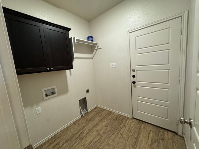 Building Photo - Cooper ISD- Luxury Duplex in Southwest Lub...