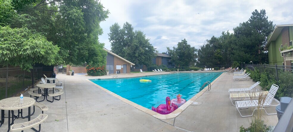 Pool - 2800 Kalmia Ave