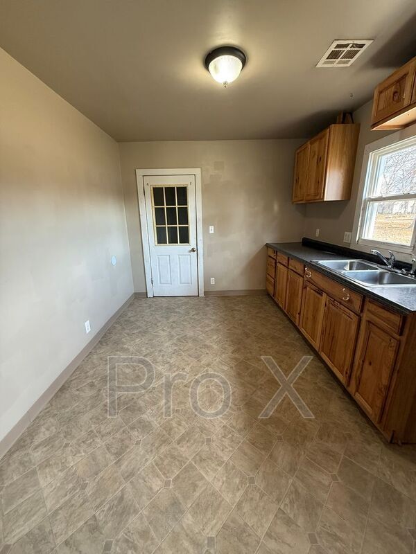 Building Photo - 308 W 10th St