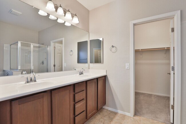 Building Photo - **Beautiful Home in Gilbert, AZ**