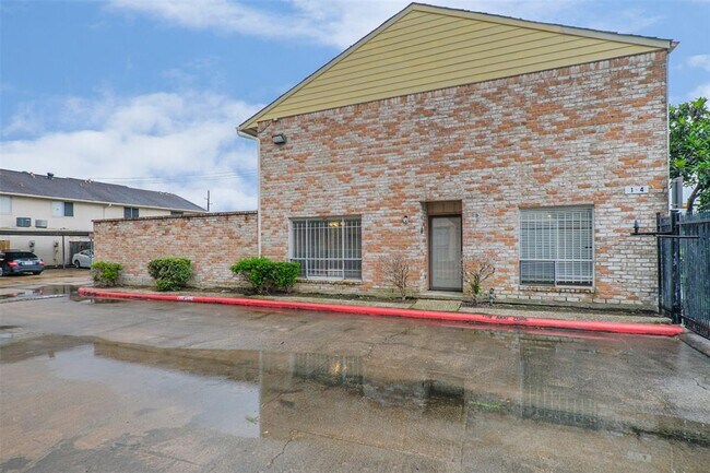 Building Photo - 9200 W Bellfort Ave