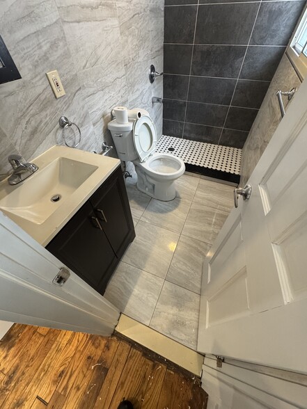 Building Photo - 27 Grant St