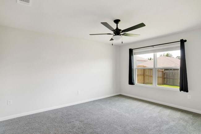 Building Photo - Beautiful new home with convenient access