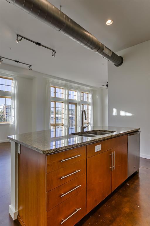 Building Photo - 2235 E 6th St