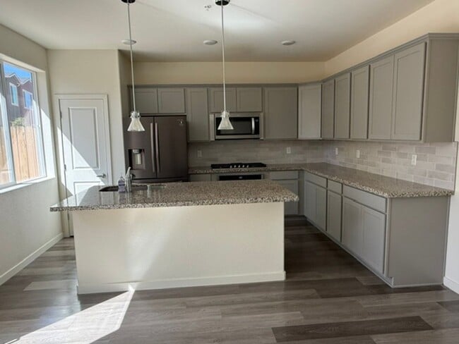 Building Photo - Charming Sun Valley Home with Generous Yard