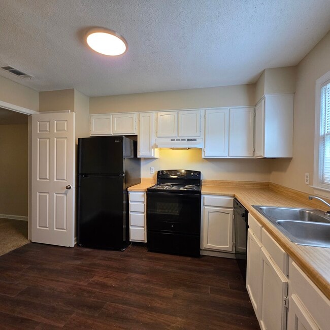 Building Photo - 1900 Buck Ln