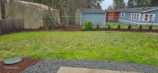 Building Photo - 3 bedroom 1 bath in Shorecrest Neighborhood