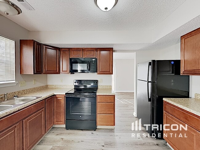 Building Photo - 10333 Liverpool Way