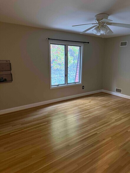 Building Photo - 251 Silleck St