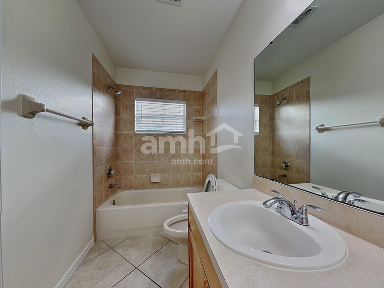 Building Photo - 3704 Lockridge Dr